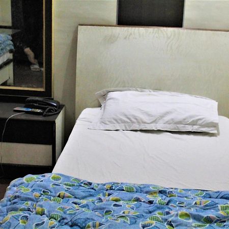 Central Guest House , Walk In Dargah & Markaz Нью-Дели Экстерьер фото
