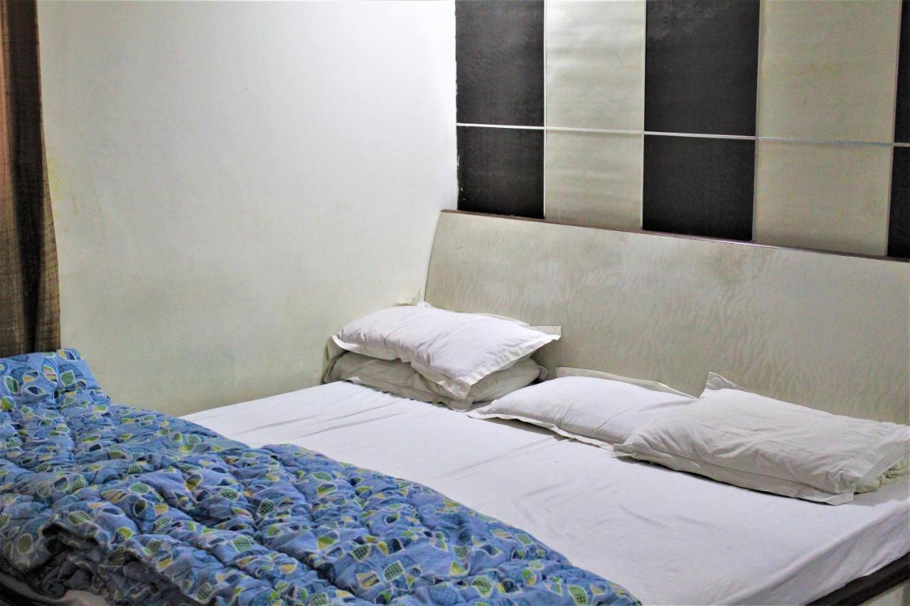 Central Guest House , Walk In Dargah & Markaz Нью-Дели Экстерьер фото