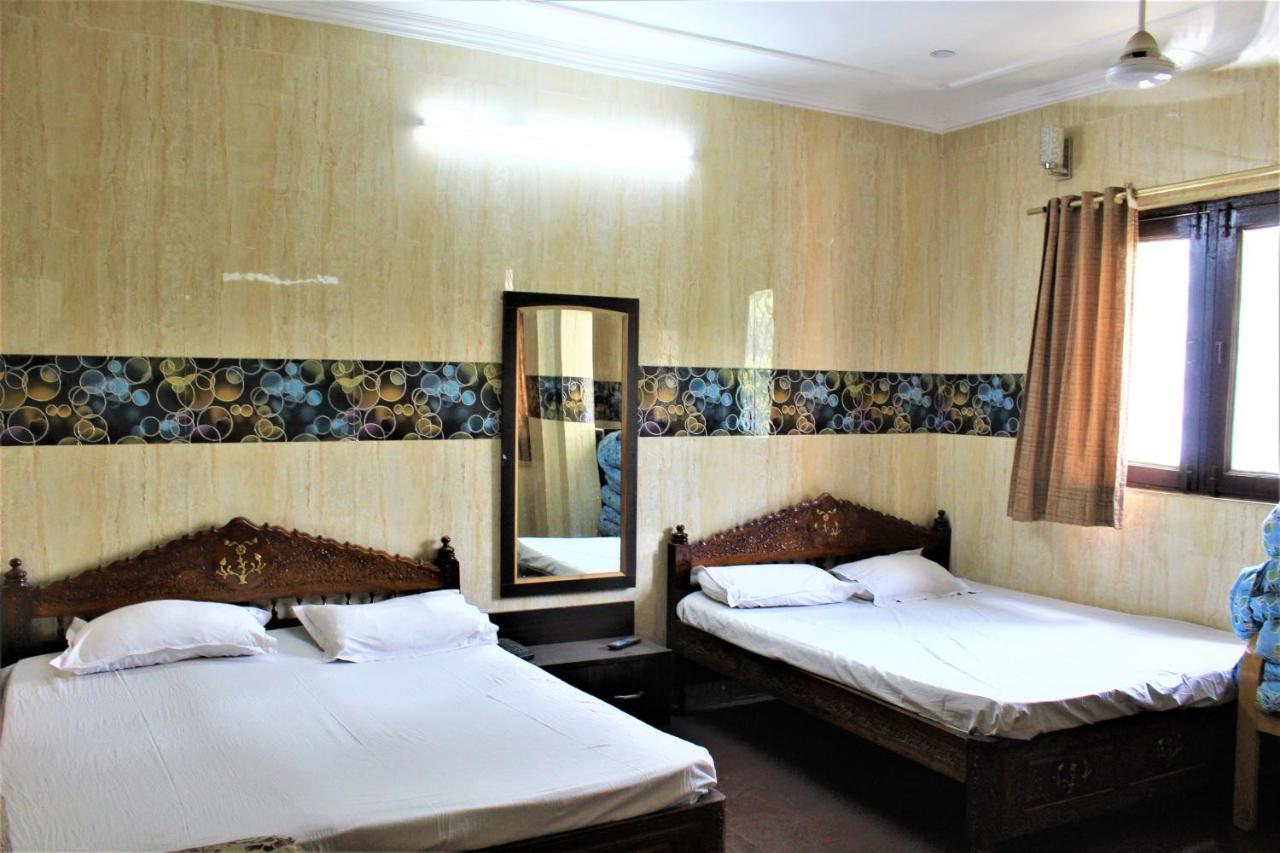 Central Guest House , Walk In Dargah & Markaz Нью-Дели Экстерьер фото