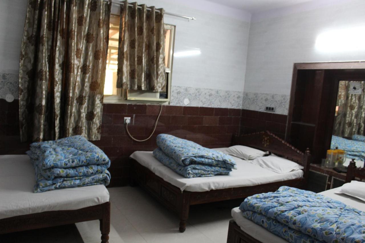 Central Guest House , Walk In Dargah & Markaz Нью-Дели Экстерьер фото