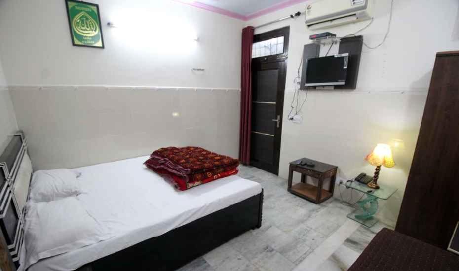 Central Guest House , Walk In Dargah & Markaz Нью-Дели Экстерьер фото