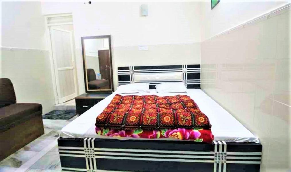 Central Guest House , Walk In Dargah & Markaz Нью-Дели Экстерьер фото