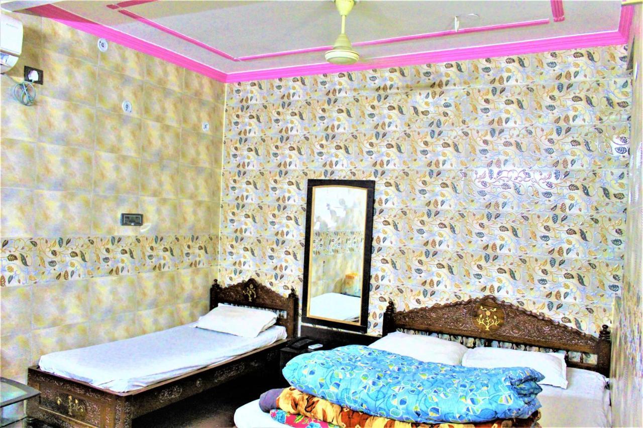 Central Guest House , Walk In Dargah & Markaz Нью-Дели Экстерьер фото