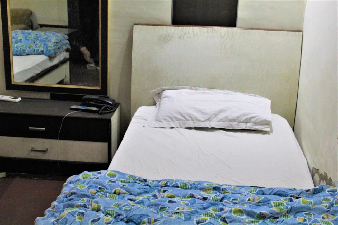 Central Guest House , Walk In Dargah & Markaz Нью-Дели Экстерьер фото