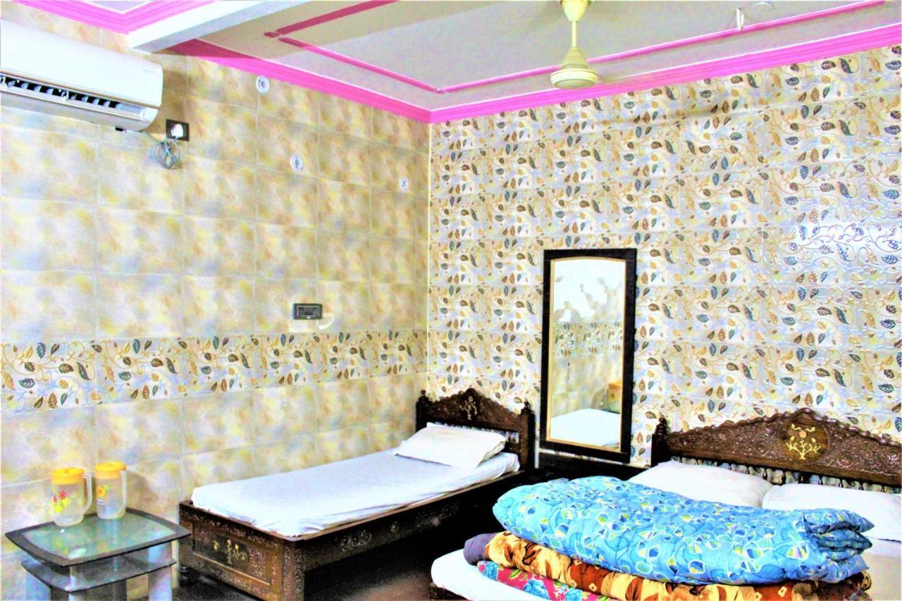 Central Guest House , Walk In Dargah & Markaz Нью-Дели Экстерьер фото