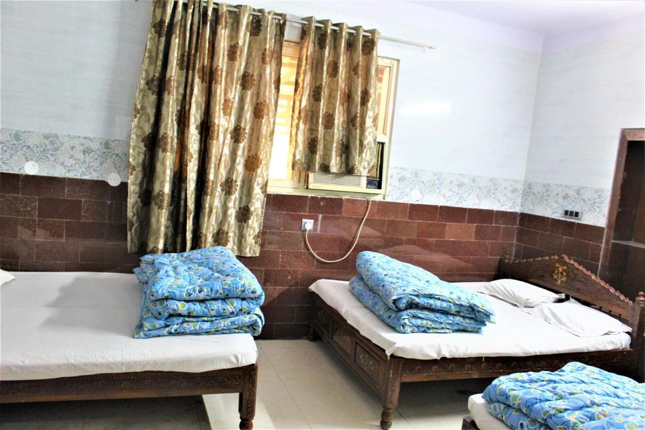 Central Guest House , Walk In Dargah & Markaz Нью-Дели Экстерьер фото