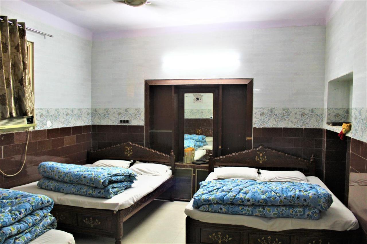 Central Guest House , Walk In Dargah & Markaz Нью-Дели Экстерьер фото