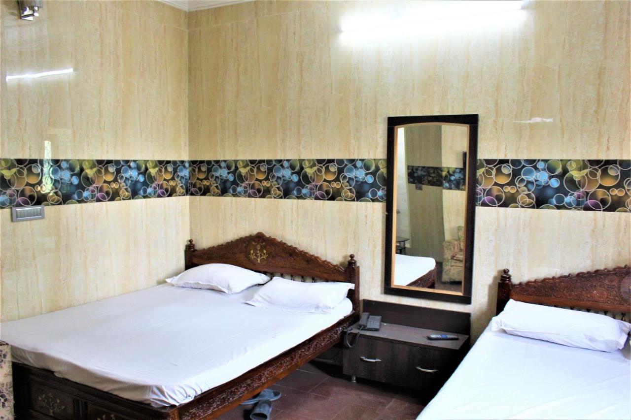 Central Guest House , Walk In Dargah & Markaz Нью-Дели Экстерьер фото