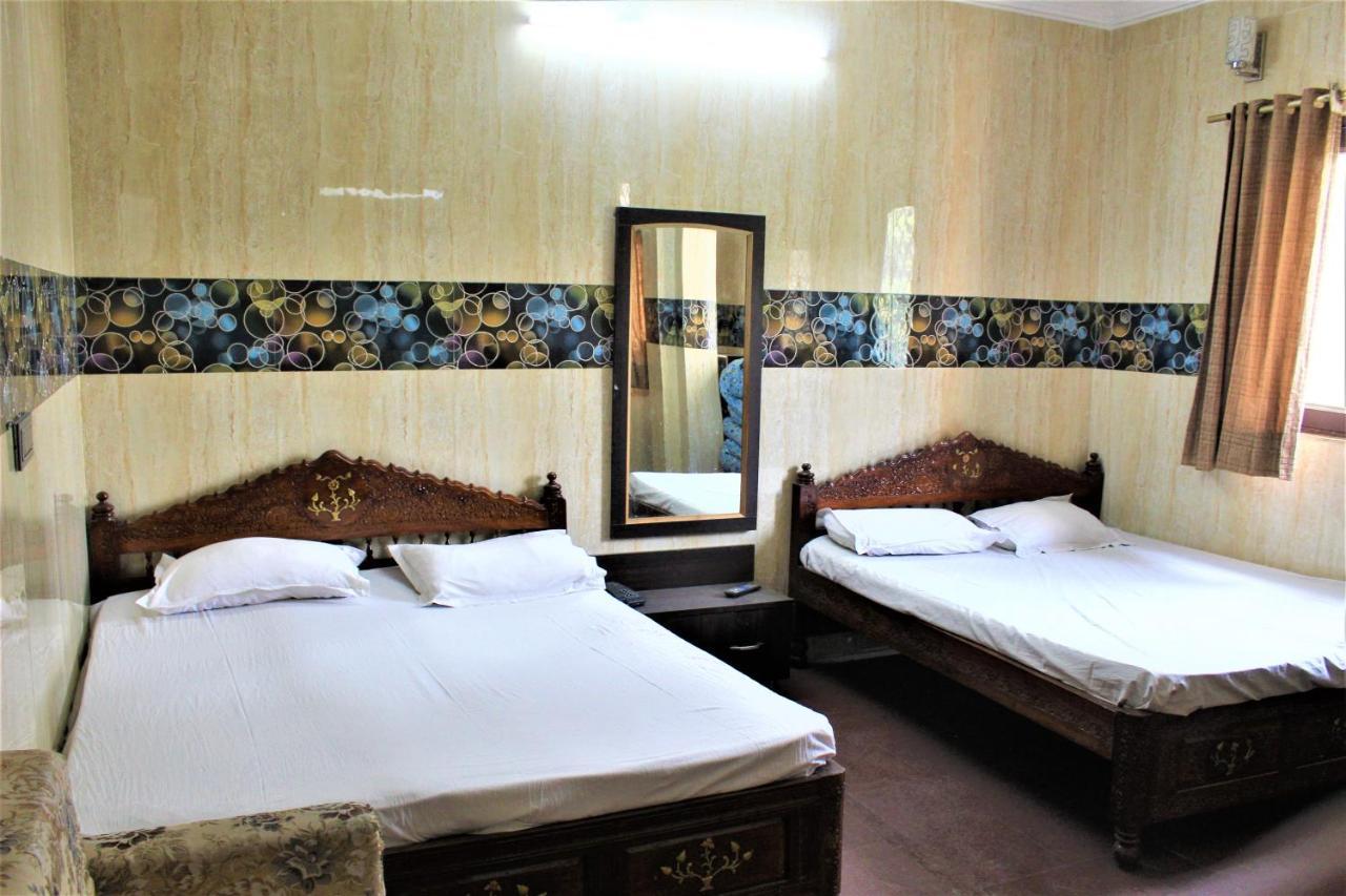 Central Guest House , Walk In Dargah & Markaz Нью-Дели Экстерьер фото