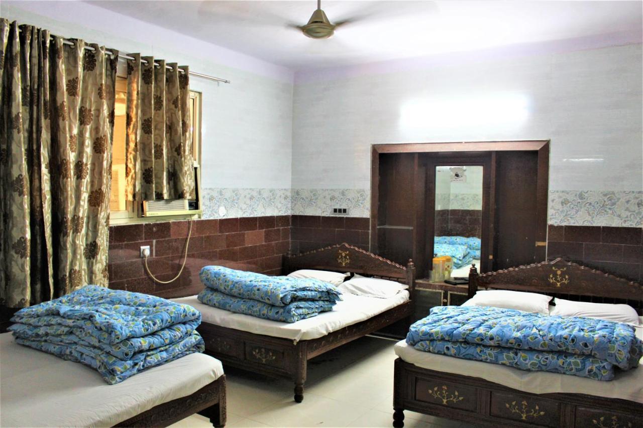 Central Guest House , Walk In Dargah & Markaz Нью-Дели Экстерьер фото